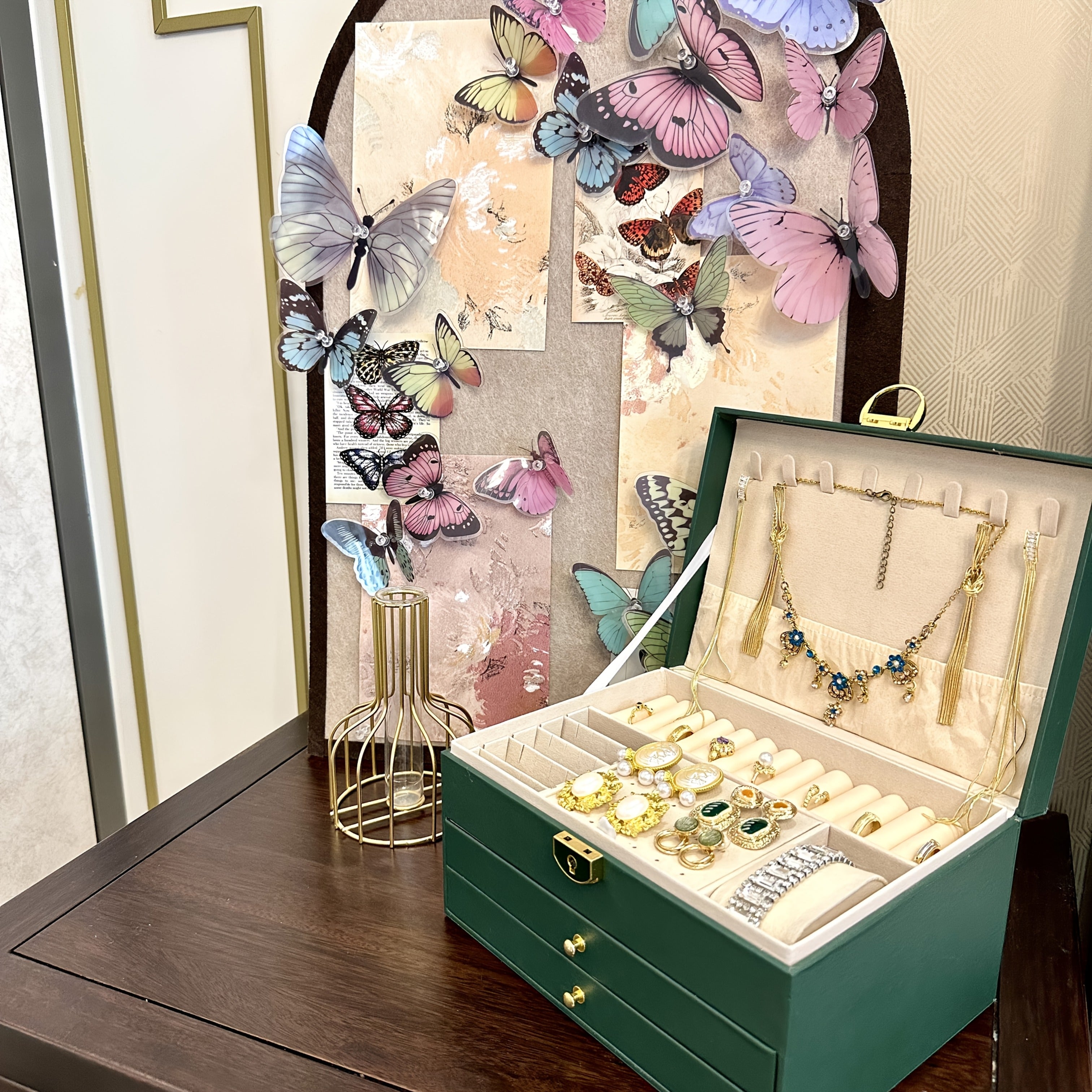 1pc Elegant Faux Leather Jewelry Box with Key Lock - Large Capacity Organizer for Earrings, Rings, Necklaces & Bracelets - Vintage Style Desktop Storage, Ideal Gift for Women, Mother'S Day Present, Jewelry Gift Box, Jewelry Boxes